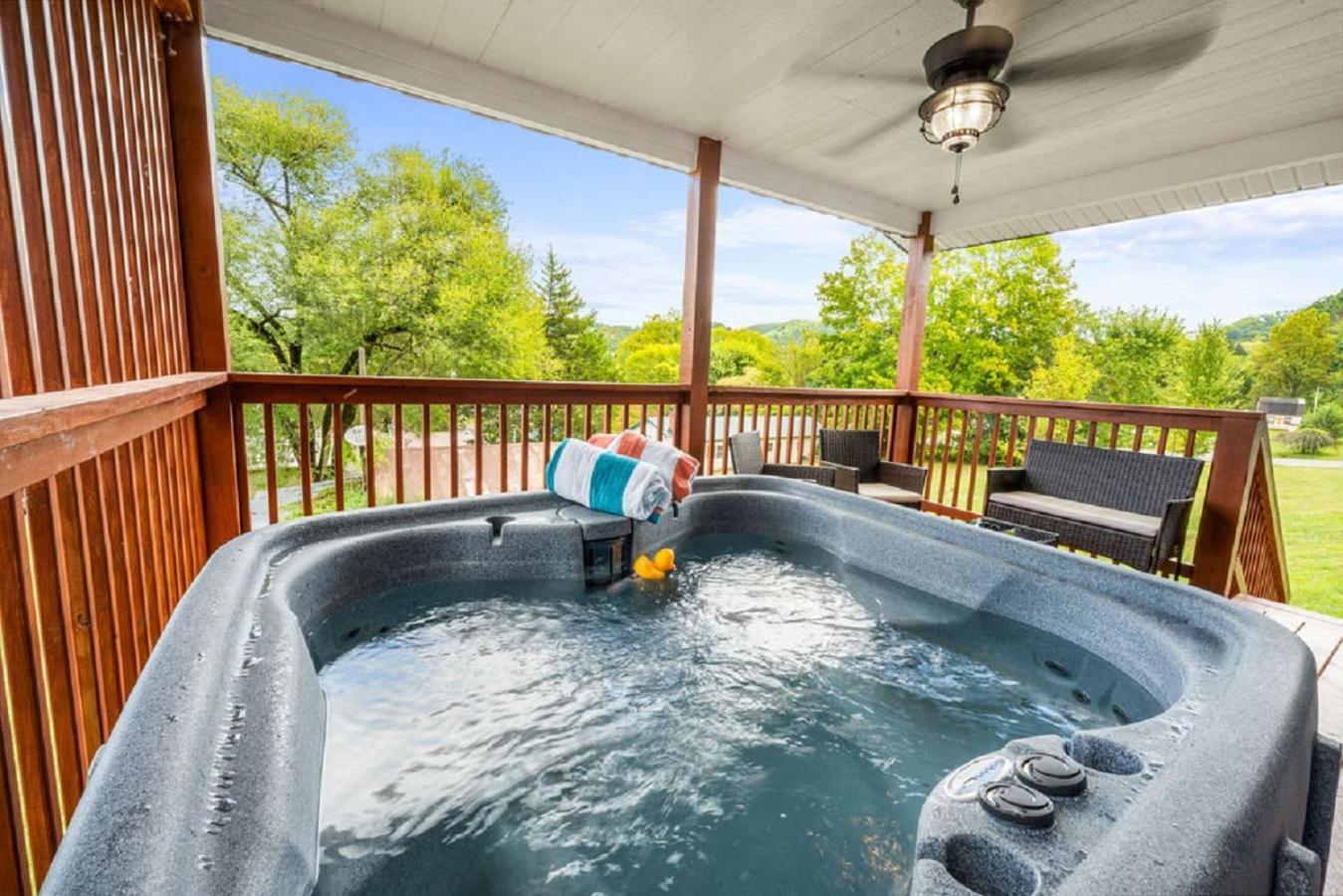 Brand New Tiny Cabin! A Bearly Adventure Sevierville Exterior foto